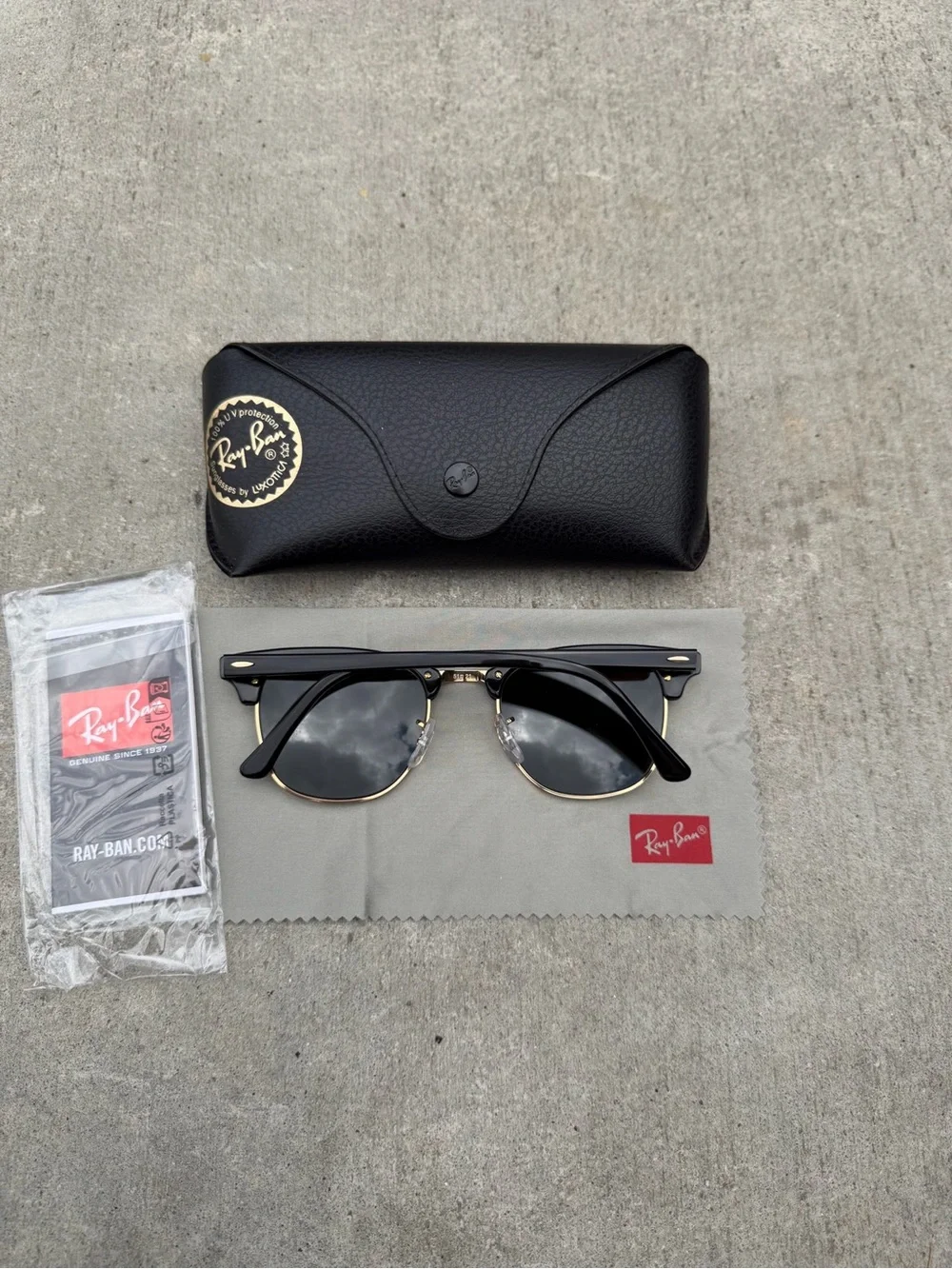 Rayban RB3016 Clubmaster Sunglasses G-15 Lens Black Gold Arista Frame
